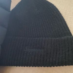 Supreme Loose Gauge Black Beanie